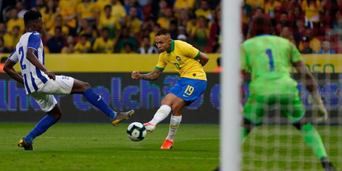 Reprezentacja Brazylii rozbiła rywala przed Copa America. Po faulu byłego piłkarza Wisły Kraków drży jednak o zdrowie kolejnej gwiazdy!