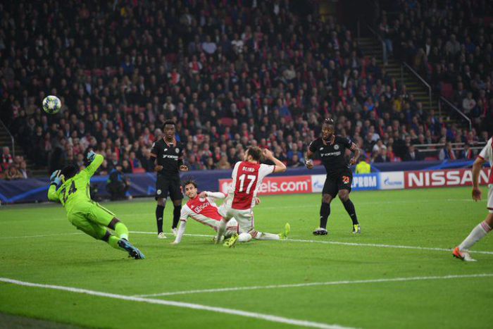 Chelsea po golu rezerwowego zdobyła Amsterdam. 