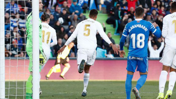 Real Madryt wysoko ograł Getafe. Dzięki bramkarzom. Courtois wybronił groźne strzały, a golkiper rywali podarował bramkę na 1:0 (VIDEO)