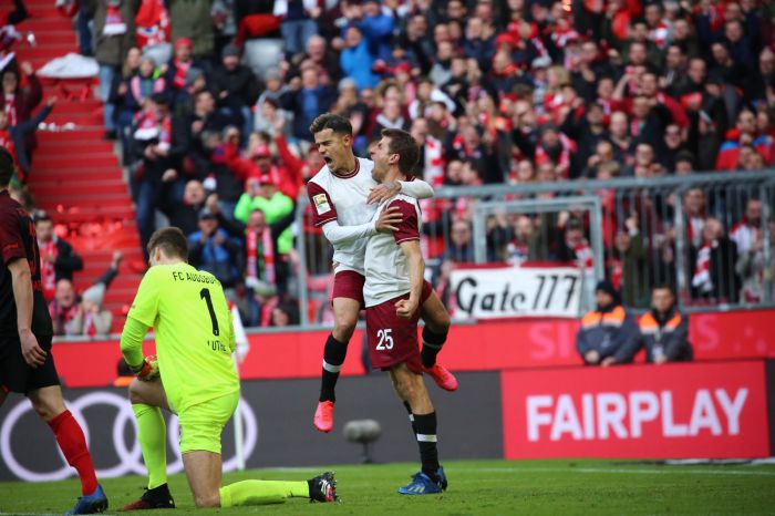 Bayern idzie po swoje. Thomas Mueller i Leon Goretzka trafili do siatki pod wciąż nieobecnego Roberta Lewandowskiego