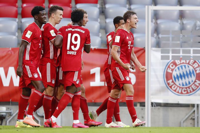 Bayern wygrał bez Lewandowskiego. Zastępca Polaka wykorzystał fatalny błąd bramkarza (VIDEO)