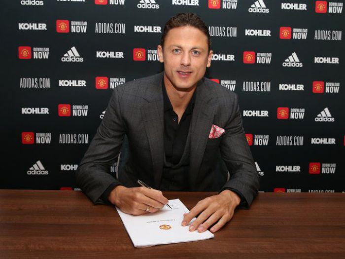 OFICJALNIE: Serbski pomocnik na dłużej w Manchesterze United! 