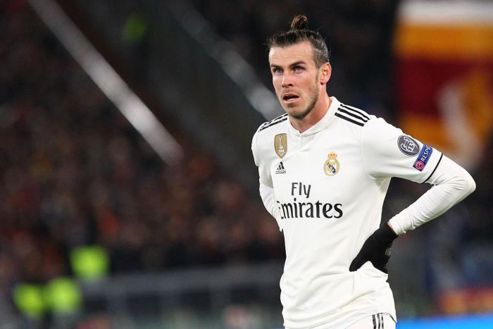 Real Madryt czeka na mecz z Manchesterem City, a Gareth Bale gra w golfa (VIDEO)