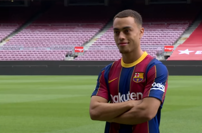 Nowy piłkarz FC  Barcelona ośmieszył się na prezentacji. Sergino Dest będzie niewypałem? (VIDEO)