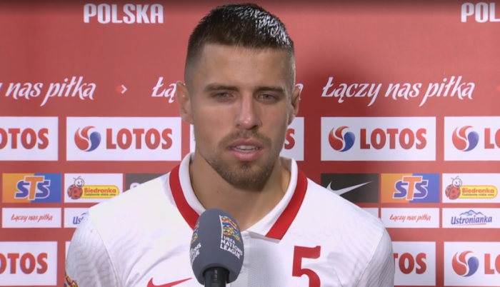 Jan Bednarek po koszmarnie wyglądającym upadku. Stoper uspokoił kibiców