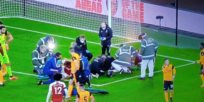 Koszmarne sceny na początku meczu Premier League! Gwiazdor Wolves stracił przytomność (VIDEO)