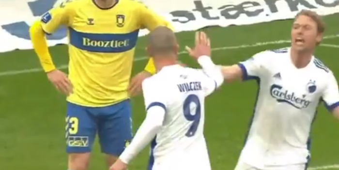 Kamil pokonał Kamila. Wilczek strzelił gola Grabarze (VIDEO)