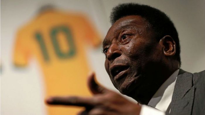 Legendarny Pele trafił do szpitala i przeszedł operację. Brazylijczyk pozdrowił fanów