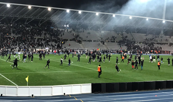 Awantura na trybunach we Francji! Pucharowy mecz został przerwany (VIDEO)