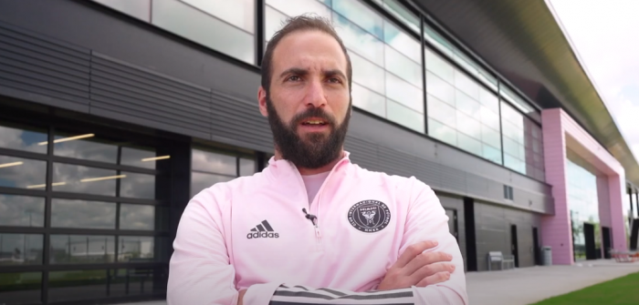 Znany napastnik zawiesi buty na kołku. Grał w największych klubach Europy