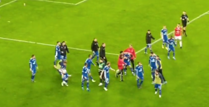 Napastnik Wisły wyraził skruchę i wpłaci pieniądze. Kary to nie złagodzi...