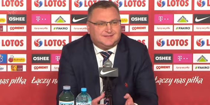 Czesław Michniewicz podjął decyzję. Odesłał dwóch piłkarzy na pomoc kadrze młodzieżowej