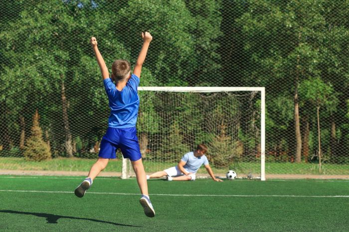 Sporty zespołowe - na co postawić w tym sezonie? Jak trenować w pojedynkę?