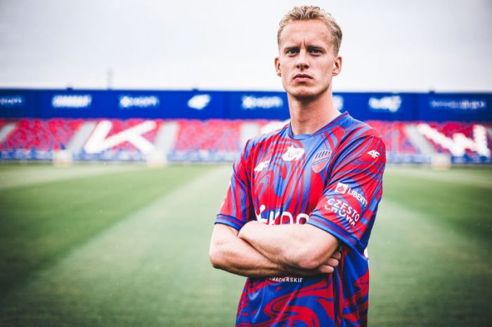 Raków Częstochowa dopiął transfer Szweda. Ma nowego pomocnika (VIDEO)