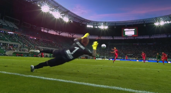 Bramkarz przechytrzył strzelca i Śląsk nie dał się pokonać Widzewowi (VIDEO)