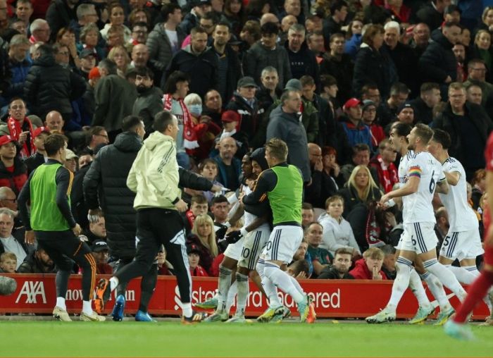 Kolejny blamaż Liverpoolu i kuriozalny gol na Anfield Road (VIDEO)