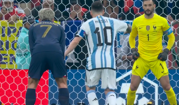 Szymon Marciniak nie miał wątpliwości. Pewnym gestem wskazał, że będzie karny dla Argentyny w finale MŚ (VIDEO)