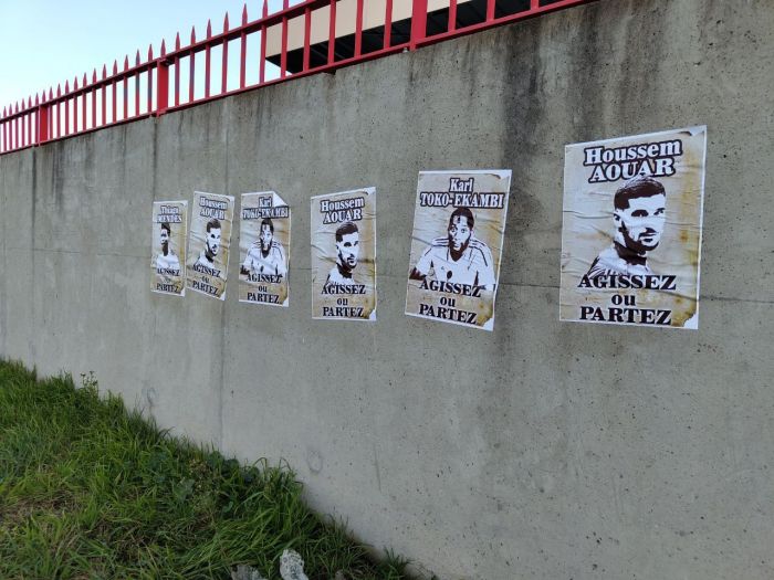 Kibice Lyonu mają dość niektórych piłkarzy. 