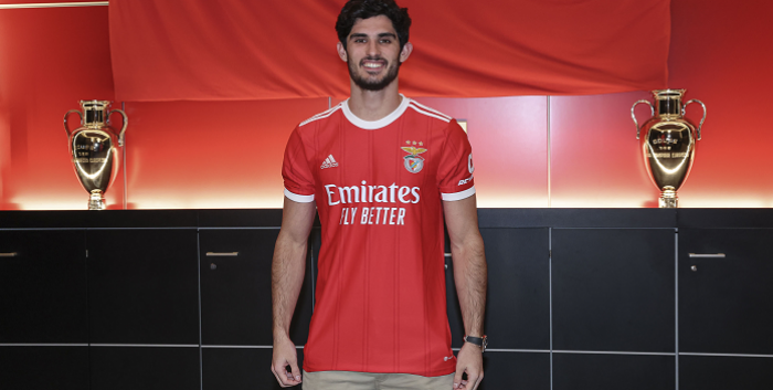 Miał zastąpić Depay'a w Barcelonie. Trafił do innego klubu