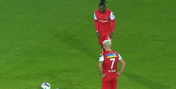 Znany piłkarz nadal pod gruzami po trzęsieniu ziemi w Turcji