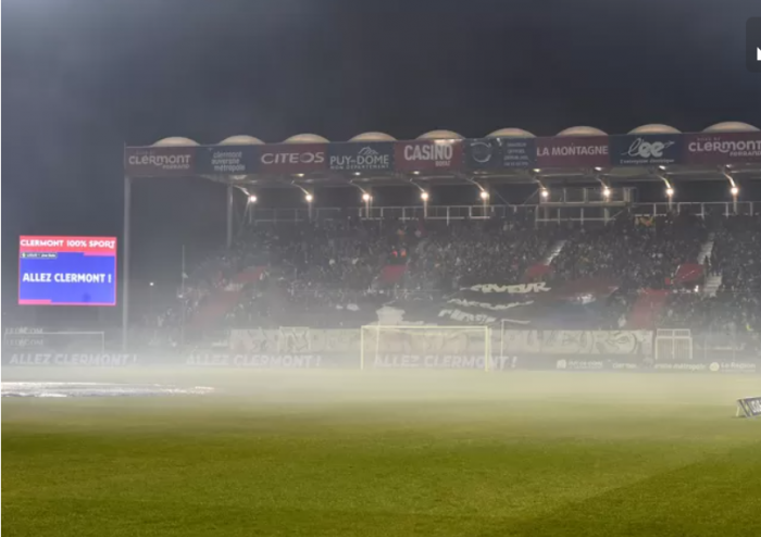 Zamieszki przed spotkaniem Ligue 1. Mecz opóźniony o blisko godzinę (VIDEO)