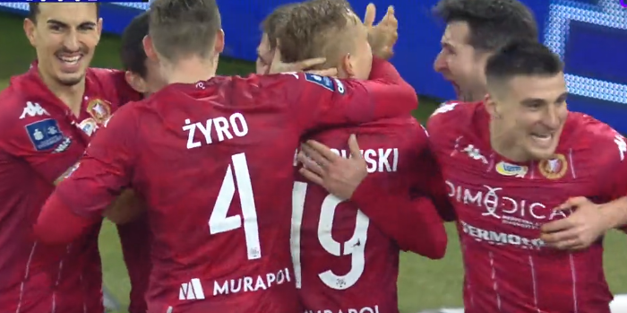 Widzew rzutem na taśmę wygrał pierwszy mecz w 2023 roku (VIDEO)