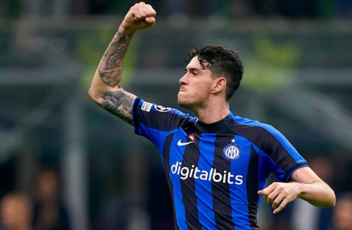 Obrońca Interu liczy na sporą podwyżkę. Sytuację wykorzysta Manchester City?