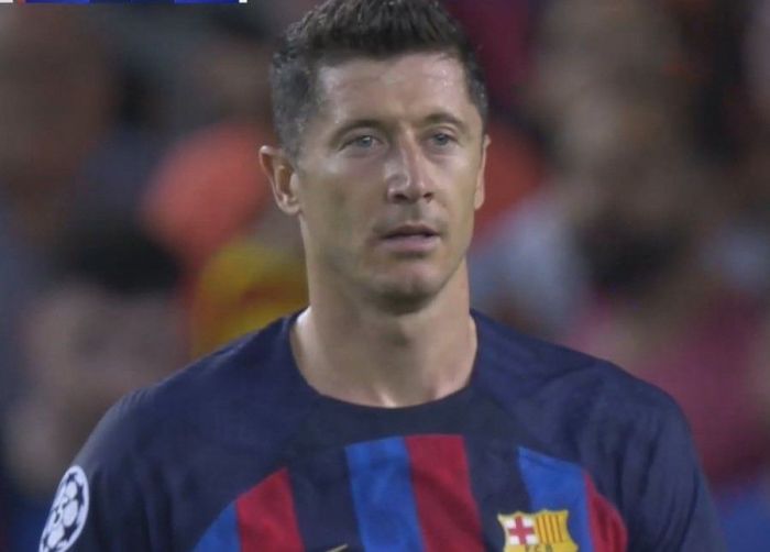 Czterech zawodników Barcelony przeciwnych powrotowi Argentyńczyka. Lewy na czele grupy anty-Messi