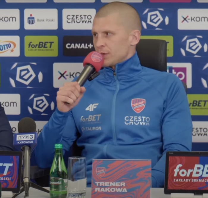 Szkoleniowiec Rakowa skomentował kuriozalne zachowanie arbitra podczas sparingu