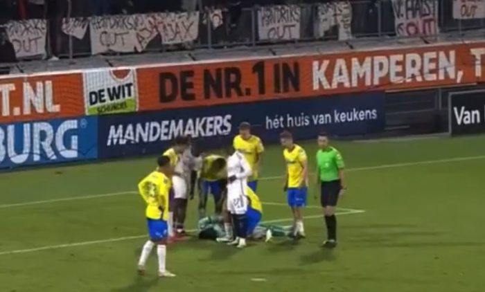 Dramatyczne chwile w meczu Eredivisie. Piłkarz był reanimowany, spotkanie nie zostało dokończone