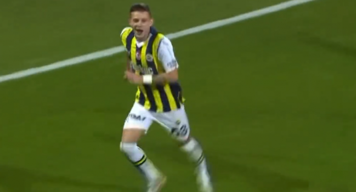 Kolejny i kolejny raz. Sebastian Szymański znowu jednym z bohaterów rozpędzonego Fenerbahce (VIDEO)