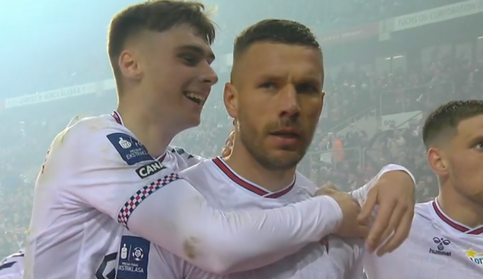 Torcida oskarżyła władze Zabrze. Lukas Podolski wspiera ultrasów w konflikcie