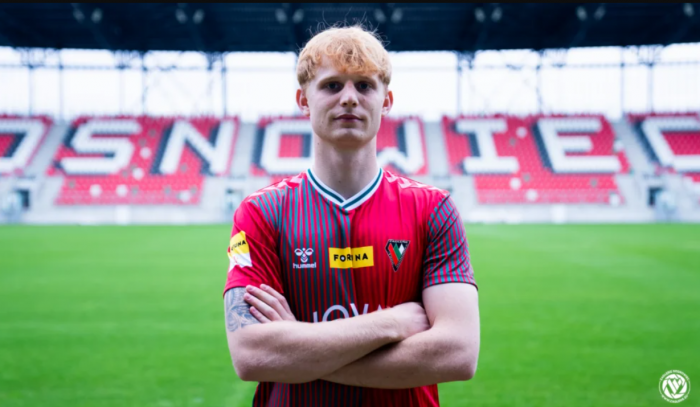 Piast pozyskał Fabiana Piaseckiego i wysłał młodego napastnika na wypożyczenie do ostatniego zespołu Fortuna I ligi
