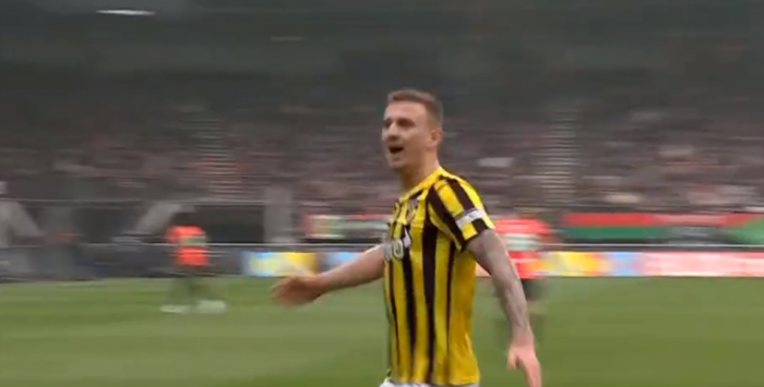 Polskie gole na koniec sezonu w Eredivisie. Kacper Kozłowski strzelił gigantowi (VIDEO)