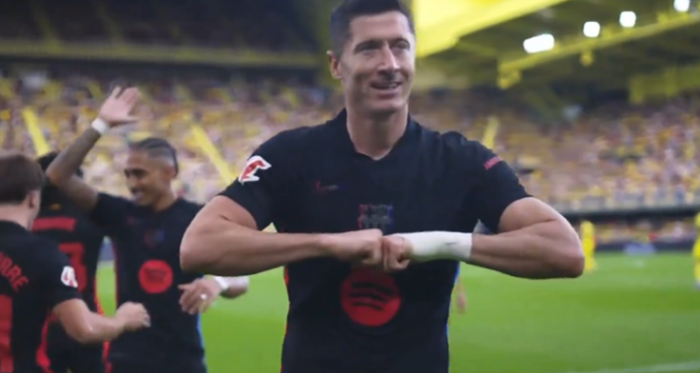 Robert Lewandowski nie do zatrzymania. Wykorzystał błąd bramkarza i strzelił kolejnego gola w FC Barcelona (VIDEO)