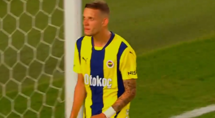 Sebastian Szymański strzelił dwa gole w Glasgow! Polak dał Fenerbahce dogrywkę (VIDEO)