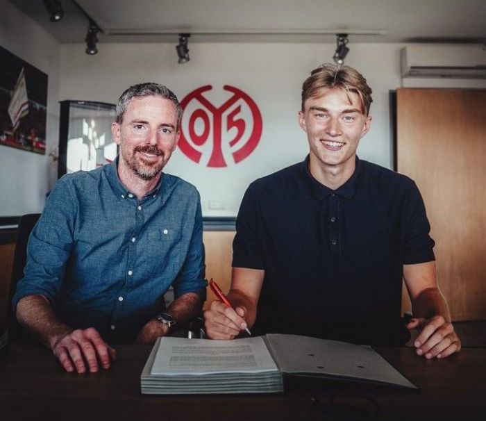 Zrezygnował z Legii, teraz rozwija się w Bundeslidze. Niemcy podpisali z 17-latkiem nowy kontrakt