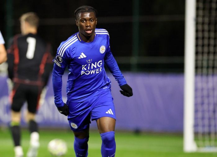 Giganci z Manchesteru walczą o pozyskanie cudownego dziecka angielskiej piłki