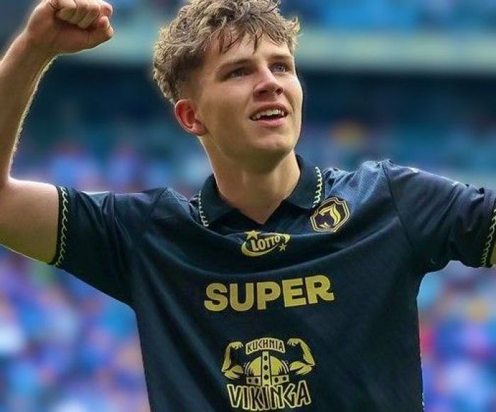 Oskar Pietuszewski na celowniku europejskich gigantów. Jagiellonia Białystok stawia warunki