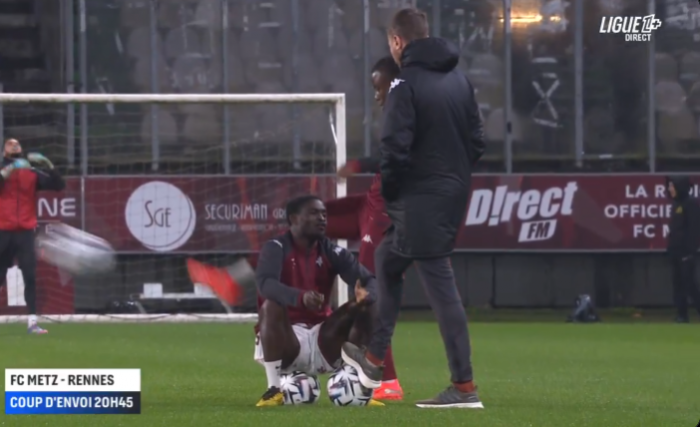 Obraził się na ławkę! Szokujący protest przed meczem Ligue 1 (WIDEO)