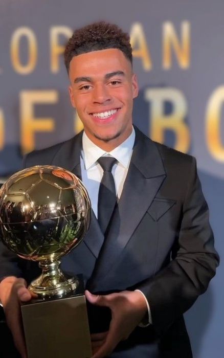 Skrzydłowy PSG triumfuje i zdobywa nagrodę Golden Boy 2025