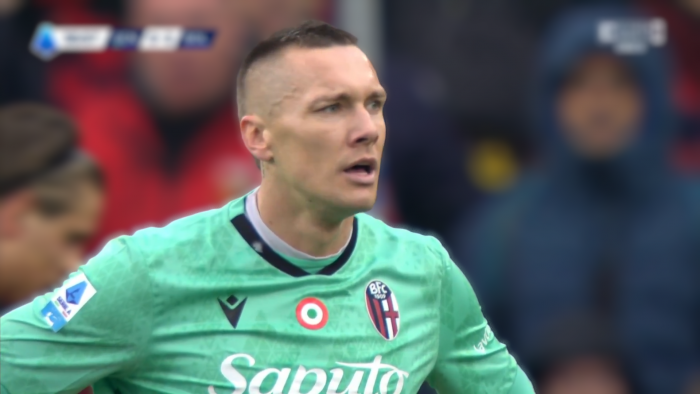 Koszmar reprezentanta Polski we Włoszech! Wyleciał z boiska na własne życzenie (VIDEO)