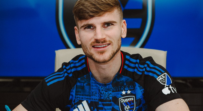 Kasa za rozwiązanie umowy, odszkodowanie innemu klubowi i transfer znanego napastnika gotowy!