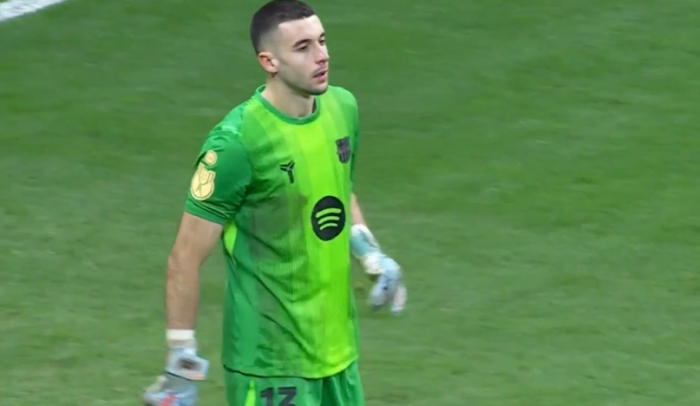 Katastrofa Joana Garcii. Bramkarz FC Barcelona popełnił koszmarny błąd w walce o awans (VIDEO)