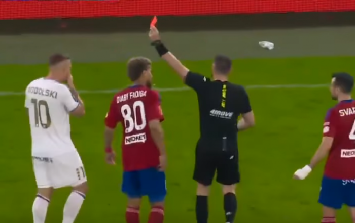 Ameyaw ostro o zachowaniu Podolskiego. Sugeruje problemy w głowie