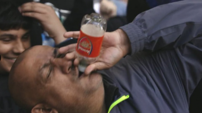 Co zrobił kibic Manchesteru City. Ależ zakpił z Arsenalu przed finiszem sezonu (VIDEO)