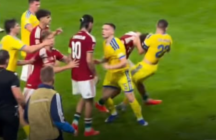 Skandaliczne sceny w meczu Węgry - Ukraina. Piłkarze skoczyli sobie do gardeł