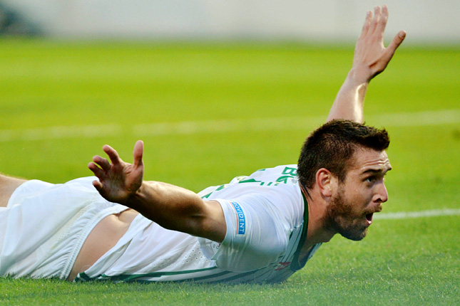 Lech pod ścianą. Sprowadzi nowego napastnika?