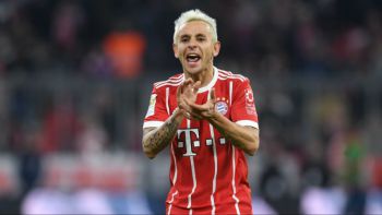 Kolejny zawodnik odchodzi z Bayernu Monachium. Trwa zapowiadana rewolucja w składzie na następny sezon (Wideo)