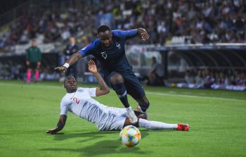 Szalony hit w Euro U-21. Francuzi cudem wyrwali Anglikom zwycięstwo. Wcześniej zmarnowali 2 karne i sporo czasu, grając w przewadze